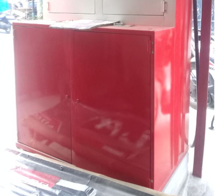 Bagian belakang box Pertamini untuk memasukan Pertalite yang di beli.