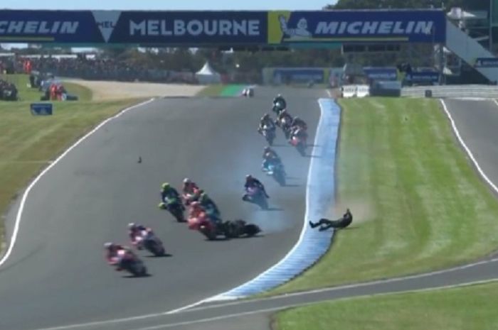 Ilustrasi. Crash Johann Zarco dan Marc Marquez Di MotoGP Australia