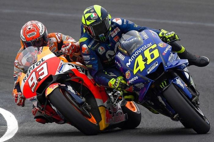 Valentino Rossi dan Marc Marquez ketika bersentuhan di MotoGP Argentina 2018 