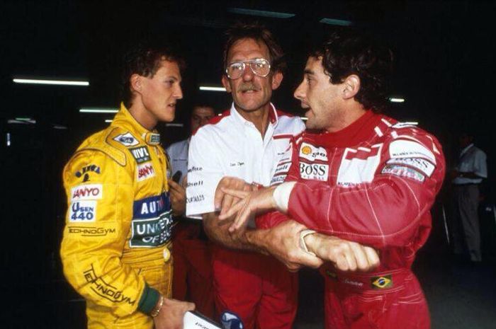 Michael Schumacher (kiri) dan Ayrton Senna bentrok di testing F1 Jerman 1992