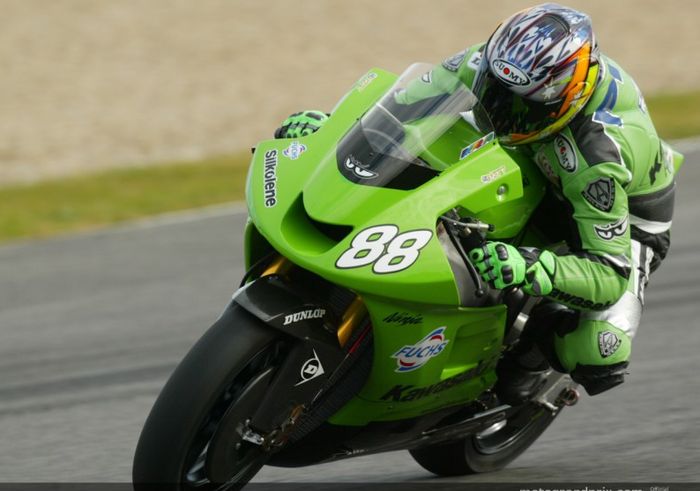 Pada tahun 2003, Kawasaki turun dengan pembalap Gerry McCoy dan Andrew Pitt