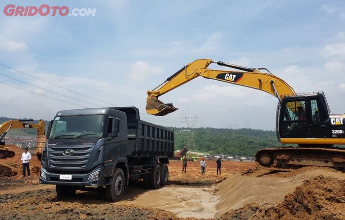 Hyundai XCIENT menggunakan transmisi 16 percepatan