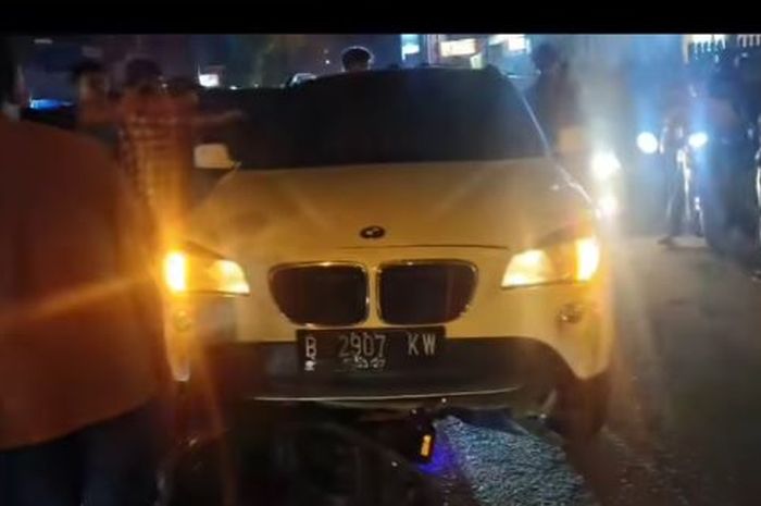 BMW X1 nopol B 2907 KW yang menabrak dua motor yang menewaskan satu wanita penumpang ojek online di Jl Jamin Ginting, kota Medan, Sumatera Utara