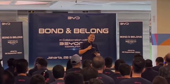 Luther Panjaitan saat membuka kegiatan community Gathering