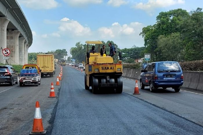 Lanjutkan pekerjaan pemeliharaan periodik dan rekonstruksi pekerasan di ruas Jalan Tol Cipularang dan Padaleunyi, Jasa Marga lakukan antisipasi kepadatan.