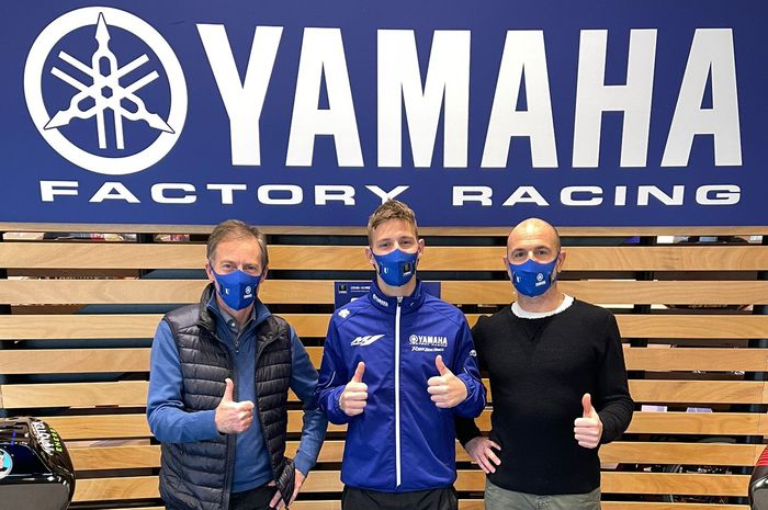 Fabio Quartararo (tengah) pertama kali datang ke markas besar Yamaha Factory Racing di Italia