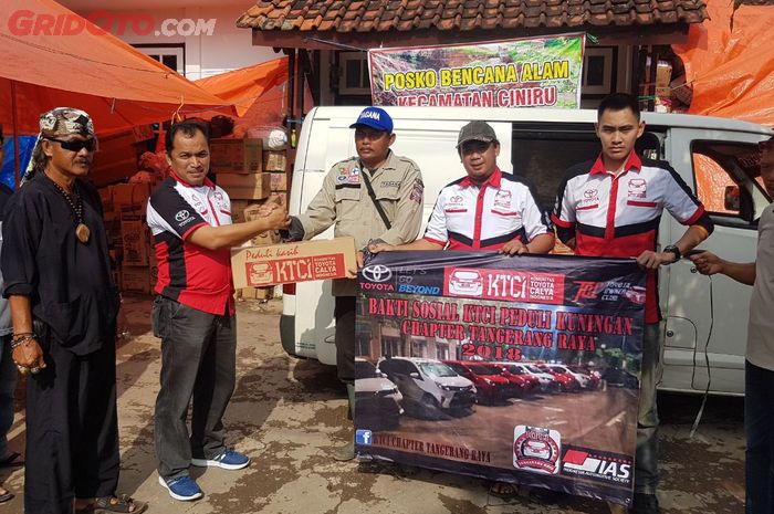 Bantuan Komunitas Toyota Calya Indonesia (KTCI) untuk korban banjir Cirebon