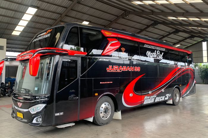 Bus Juragan99Trans yang siap mengajak Ngabuburit ala Sultan sambil mengenal kota Malang dan Batu