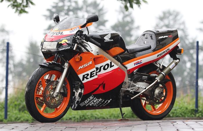 Fairing ganti baru dengan livery Repsol jaman dulu