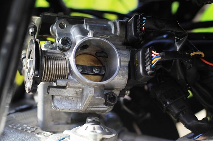 Throttle body bawaan direamer unjungnya membentuk velocity stack bikin aliran udara lebih terarah da