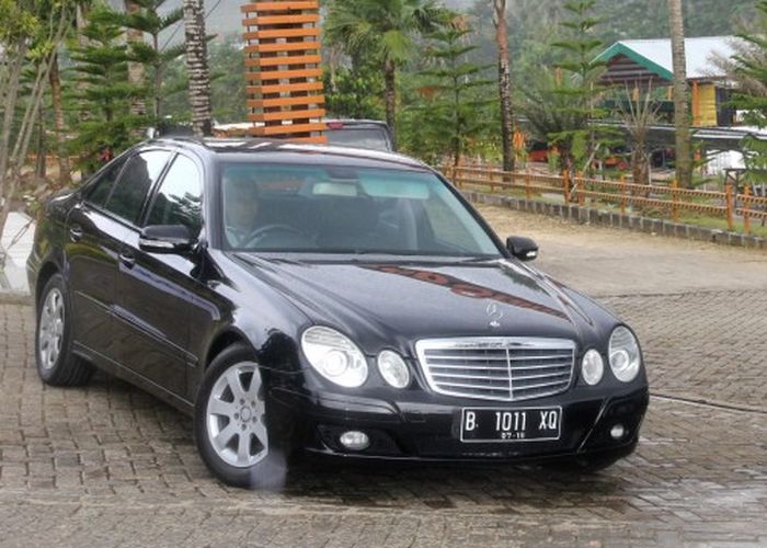 Mercedes-Benz E 200
