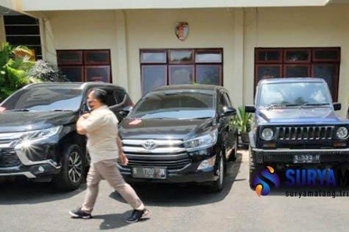 Toyota Kijang Innova dan Mitsubishi Pajero Sport yang dilarikan dari Malang ke Samarinda oleh saudara sendiri