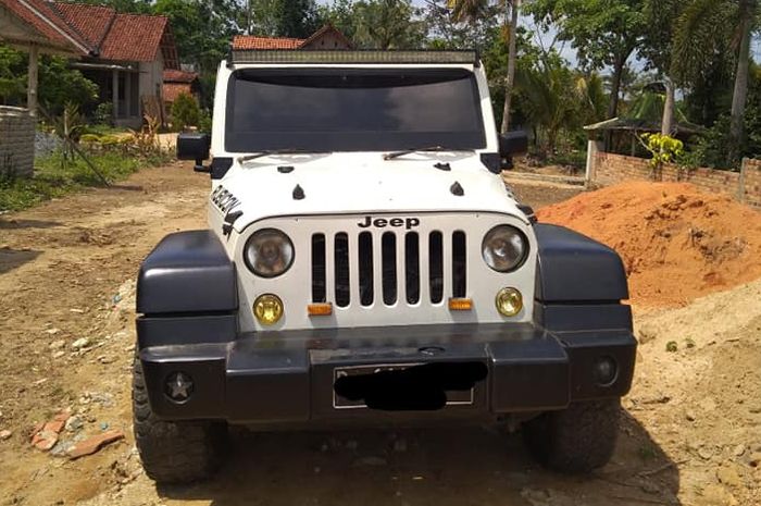 Penampakan depan Kijang Kapsul Mirip Jeep Rubicon