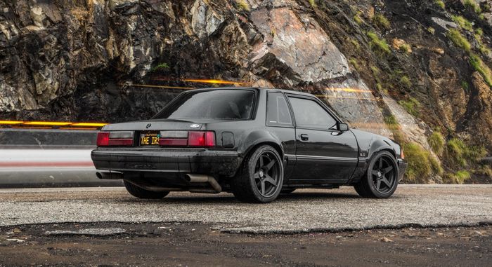 Tampilan belakang Fox-Body 1988 Ford Mustang milik Matt Farah