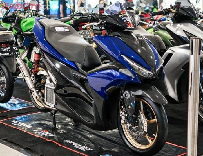 Yamaha Aerox kece berbodi biru dikombo karbon kevlar