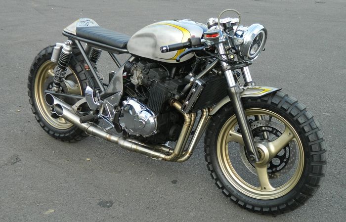 Suzuki Bandit 400 (Suzuki GSF400) custom cafe racer besutan Jowo Kustom