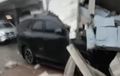Toyota Alphard, Fortuner, dan Dua Mobil Lainnya Tertimpa Tembok Betok yang Roboh, Efek Hujan Deras Kemarin Siang