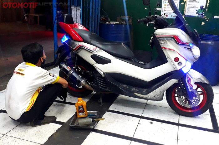 Ilustrasi ganti oli motor