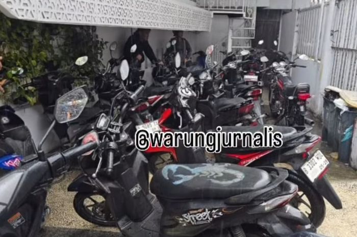 Grebek gudang motor di Jalan Asem Utan Kayu, Jakarta Timur
