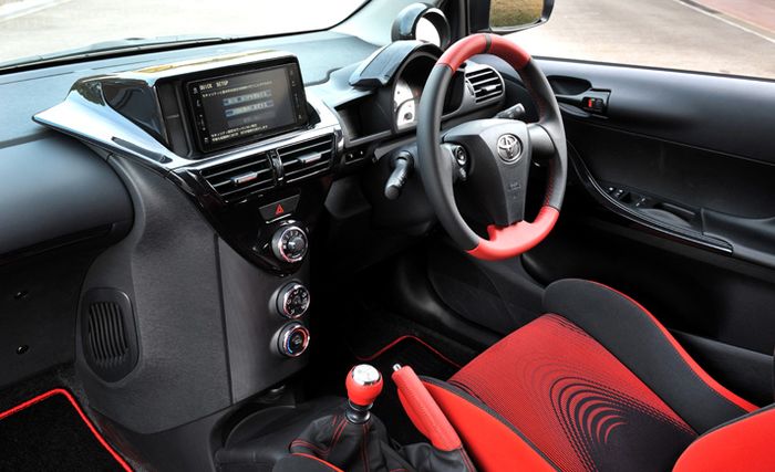 Interior Toyota iQ GRMN Supercharger.