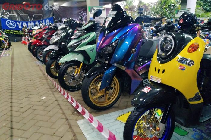 Jejeran motor modifikasi dalam ajang kontes Adi Pro Motor Ex meramaikan IAM 2021