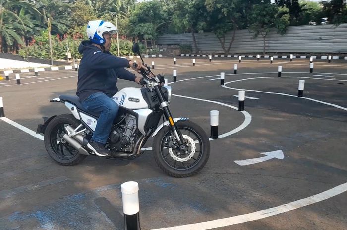 Ujian Praktik SIM C1 di Satpas SIM Daan Mogot, Jakarta Barat yuk cek update tarif bikinnya di bulan Juni 2024