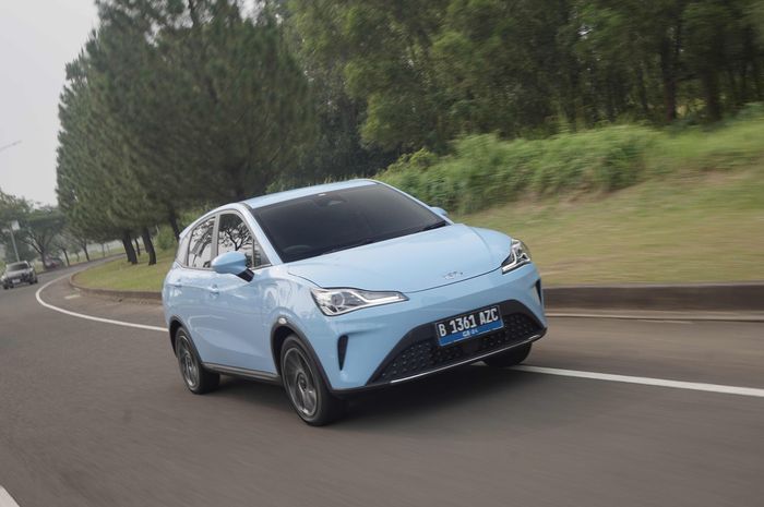 Neta V-II saat dites oleh tester OTOMOTIF Group