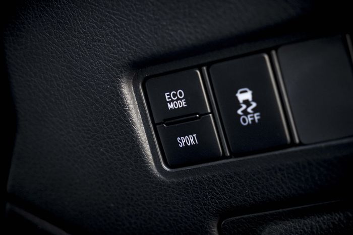 Mode berkendara ini bisa dipilih sesuai kebutuhan pengemudi dengan cara menekan tombol