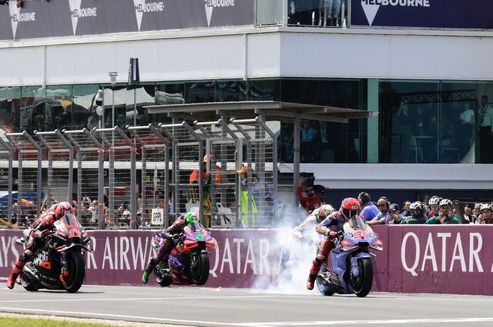 Marc Marquez lepas tear off lalu terpeleset saat memulai balapan MotoGP Australia 2024, awalnya dari nyamuk