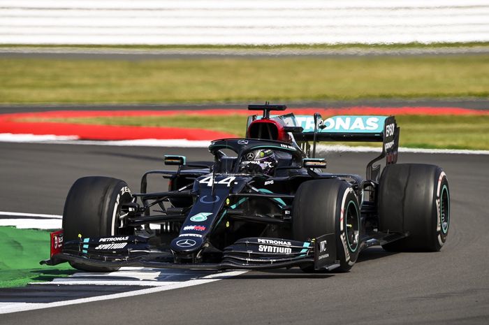 Lewis Hamilton masih teratas, sementara Max Verstappen geser Valtteri Bottas di klasemen sementara F1 2020