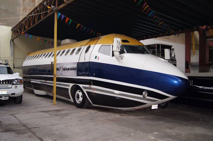 Modifikasi bus pakai bodi pesawat Boeing 727-24C