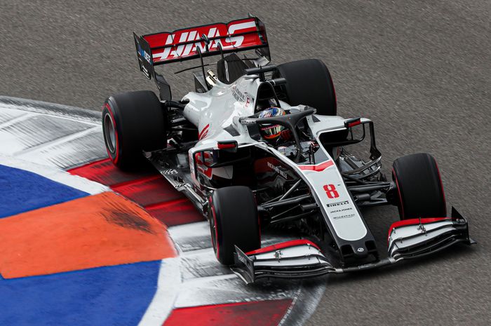 Romain Grosjean mengendarai mobil Haas VF-20 di F1 Rusia 2020