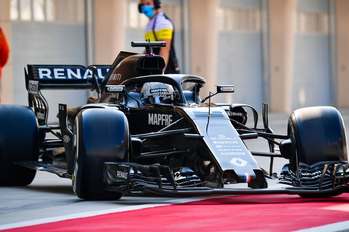 Fernando Alonso untuk pertama kalinya tes mobil Renault di sirkuit Bahrain
