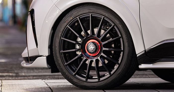 Toyota C-HR pakai pelek OZ Superturismo Evoluzione.