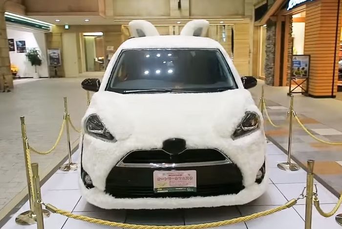 Tampang Toyota Sienta dibuat mirip anak anjing lucu