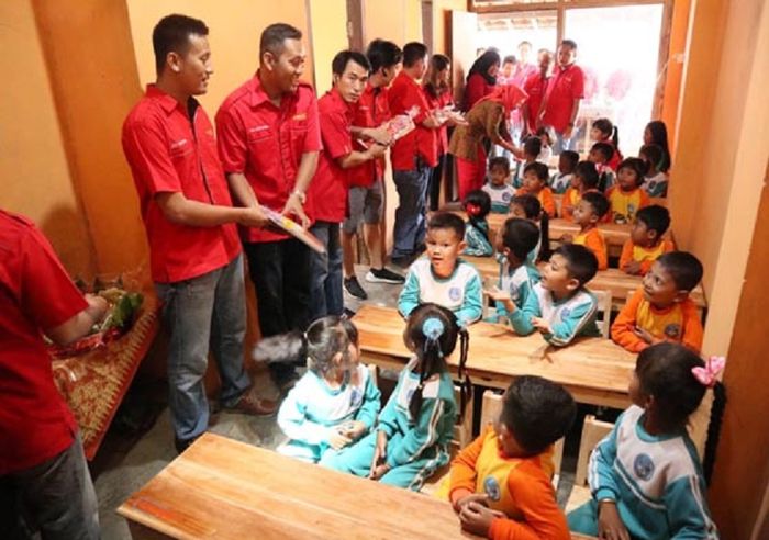 Innova Community peduli pendidikan dengan sumbang TK