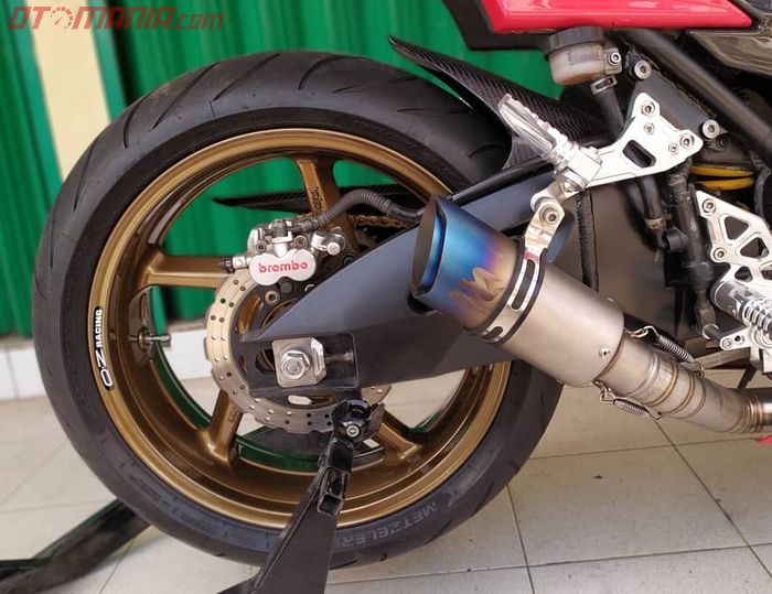 Pasang swing arm copotan moge, banyak ubahannya.