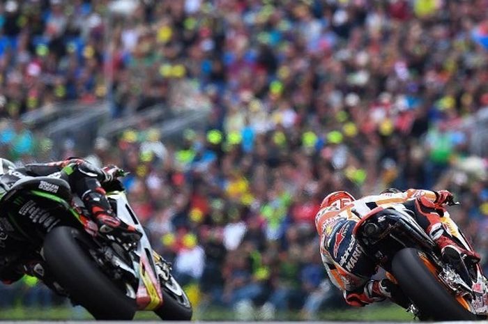 Duel sengit Jonas Folger melawan Marc Marquez, pembalap non-pabrikan versus pabrikan