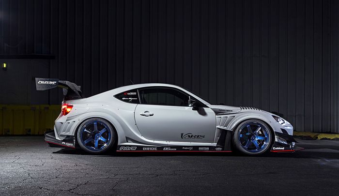 Tampilan samping Scion FR-S