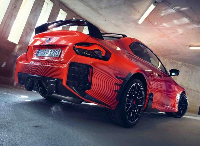 Tampilan belakang modifikasi BMW M2 baru dengan body kit khas M Performance