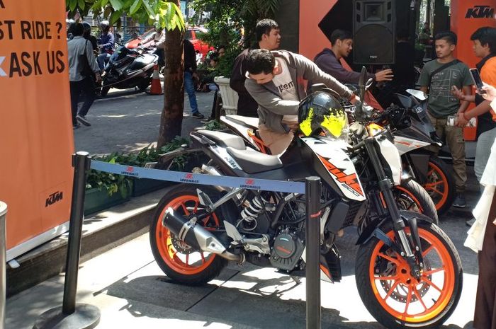 KTM Duke 200 baru punya knalpot samping