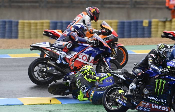 Valentino Rossi crash di MotoGP Prancis 2020, banyak pembalap dirugikan
