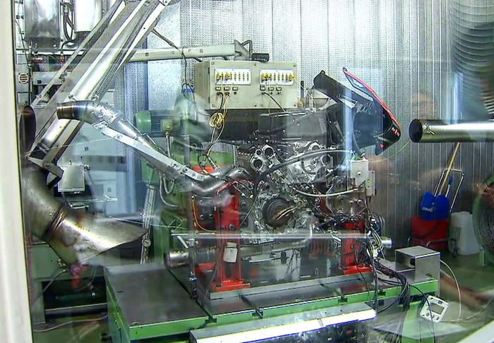 Motor baru Aprilia yang menggunakan konfigurasi mesin seperti Ducati dan Honda