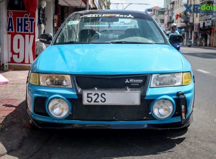 Tampilan depan modifikasi Mitsubishi Lancer 1991 kena facelift wajah Evo IV