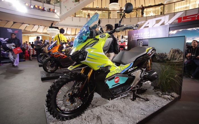 Beberapa modifikasi ADV150 yang ditampilkan saat perilisan resminya di Thailand