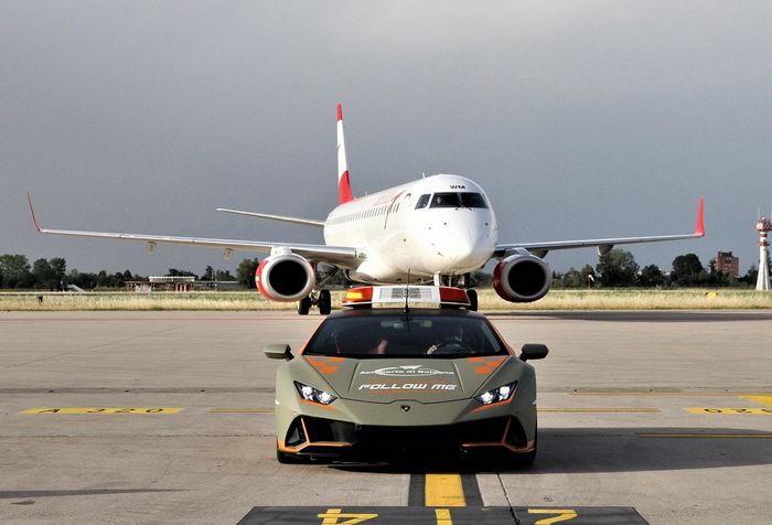 Penampilan Lamborghini Huracan Evo yang dimodifikasi jadi follow me car