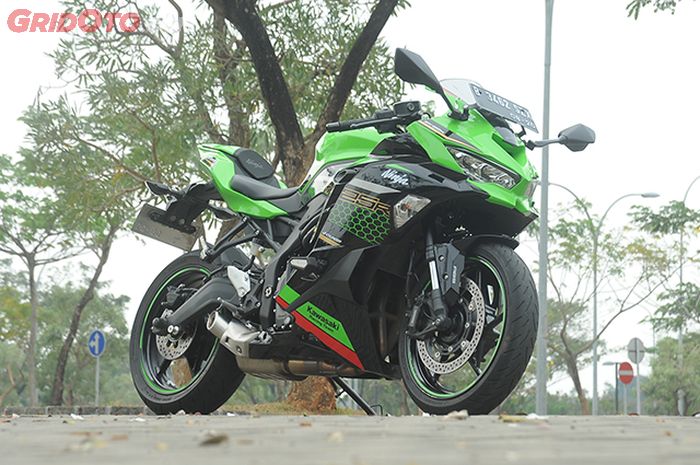 Ilustrasi Kawasaki-Ninja-ZX-25R