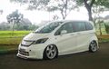 Honda Freed Putih Tampil Elegan dan Pakai Air Suspension 