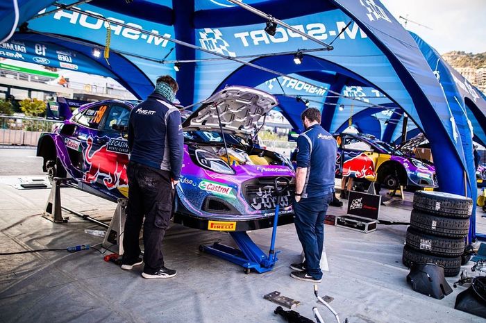 Mobil reli hybrid Ford Puma Rally1 yang akan dikemudikan Sebasrien Loeb di Reli Monte Carlo 2022