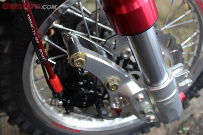 Sensor speedo berada di shock depan